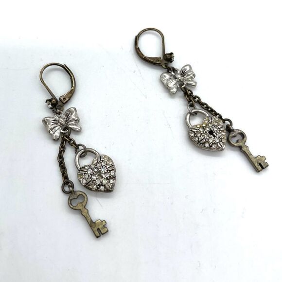 Betsey Johnson Heart &Key Charm Drop Earrings Silvertone and Rhinestone - Picture 1 of 2